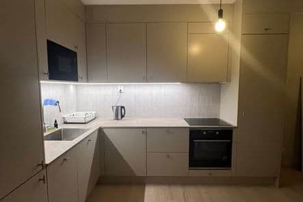 Möblerad 1 rok nära Mall of Scandinavia